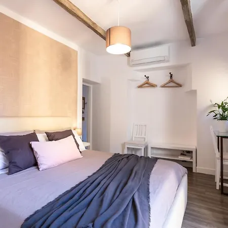Domus De Fiori Apartment Rome