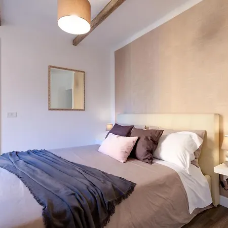 Domus De Fiori Apartment