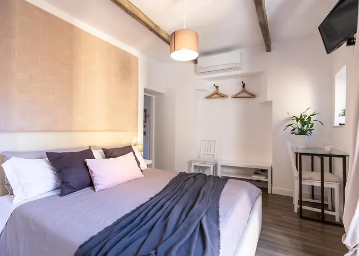 Domus De Fiori Apartment Rome