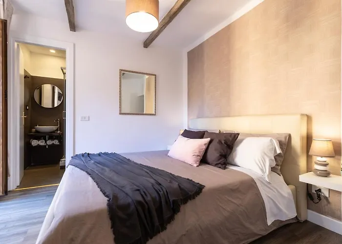 Domus De Fiori Apartment *